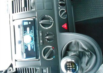 Volkswagen Multivan 1,9 TDI 92 kW 7Míst.Serviska nafta - 17