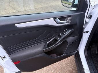 Ford Focus Kombi 1.0 EcoBoost Trend M6 R.v 2020 - 17