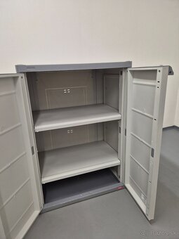 Kancelárske stoly / stoličky / skrinky - 17