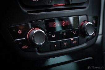 Opel Insignia ST 96kW - 17