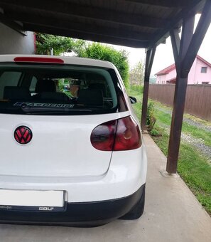 VW Logo znak VOLKSWAGEN cierne leskle / cervene - 17