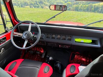 Jeep Wrangler 2.5 Benzín 90kw, 5MT TOP STAV - 17