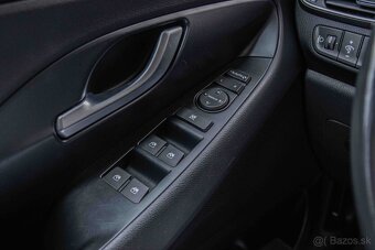 Hyundai i30 1.5i CVVT - 17