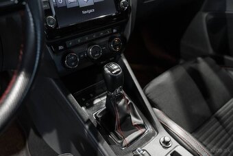 Škoda Octavia Combi 2.0 TFSI RS - 17