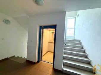 2-IZB. BYT s GARÁŽOVÝM PARKOVANÍM, SENICA, SADOVÁ UL. - 17