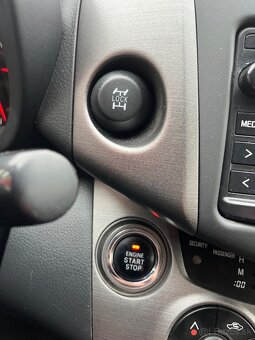 Toyota Rav4 D-4D 4x4 = Uzávierka, Top Stav, Bez korozie = - 17