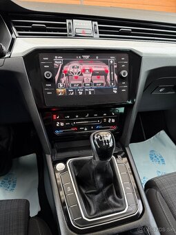 Volkswagen Passat Variant 2.0 TDI EVO Business - 17