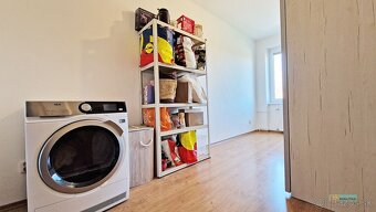 Na predaj trojizbový byt s garážou a balkónom - Staré sídlis - 17