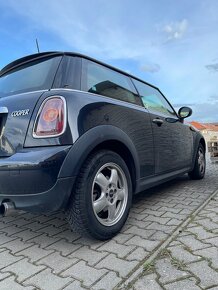 Mini Cooper  R56 1.6 88 kW benzín ZNÍŽENÁ CENA - 17