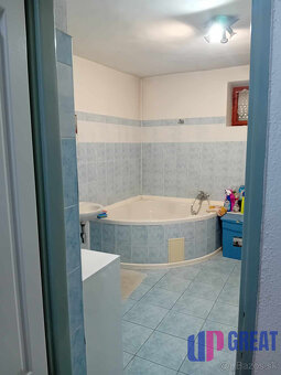 KROMPACHY- rodinný dom (10izieb)+ 3 garáže na PREDAJ - 17