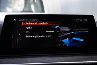 BMW 520d Touring Luxury Line, Pano, El. ťažné, Po servise - 17