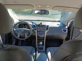 Hyundai i30 Combi 1.6 CRDi Premium – výborný stav, nová STK - 17