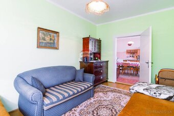 PREDAJ Rodinný dom s garážou a pozemkom 2 362 m2 neďaleko Ro - 17