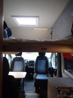 Zánovná vestavba obytné auto karavan L4H3 pre 4 osoby - 17