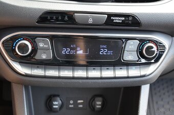 Hyundai i30 1,4 Family 73kw, M6 - 17