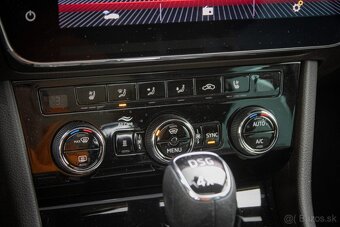 Škoda Superb Combi 2.0 TDI L&K 4x4 / AJ NA SPLÁTKY / - 17
