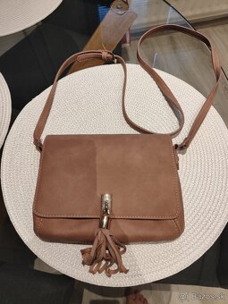 šaty, vesta, kabelka - 17