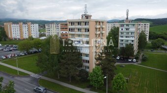 JEDINEČNÝ 3-IZBOVÝ BYT S TROMI LOGGIAMI A BALKÓNOM, 81 M2, D - 17