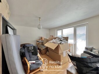 Na predaj dvojgeneračný poschodový rodinný dom - Komjatice - 17