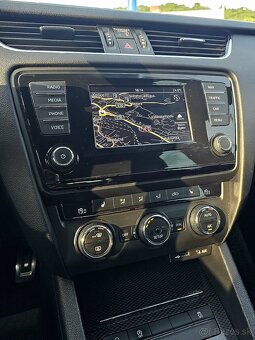 Škoda Octavia Combi 2.0 TDI DPF RS DSG - 17