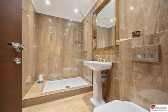 REB.sk Predaj 6 izbový dom,192 m2 ,pozemok 221 m2, pri Polus - 17