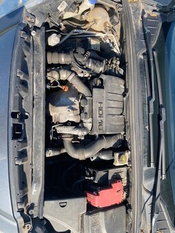 Peugeot 308 1,6HDi r. 2010 - 17