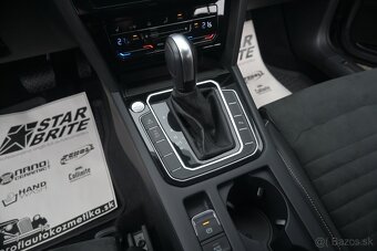 Volkswagen Passat Variant 2.0 TDI Elegance 4Motion DSG - 17