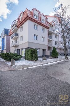 Dva priestranné apartmány v centre Popradu - 17