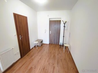 Ponúkame na predaj 2 izb. byt s výťahom v Novom Meste n/V - 17