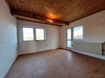 NA PREDAJ 5 IZBOVÝ RODINNÝ DOM S 2 GARÁŽAMI, 739 M2, STRÁŽNI - 17