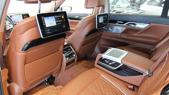 BMW M760Li xDrive Limousine, jediný "rukavičkový" majiteľ - 17