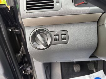 ►VW TOURAN 1,6 MPI UNITED - 75 kW, 7 MÍST, DEŠŤ. SENZOR◄ - 17