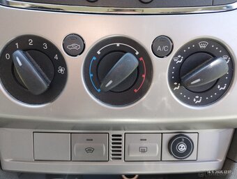 FORD Focus kombi 1.6 - LPG/benzin - r.v.12/2010 combi - 17