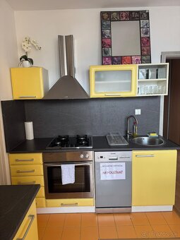 3-IZBOVÝ BYT S LOGGIOU S VÝHĽADOM NA MARTNSKÉ HOLE - 17