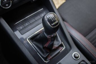 Škoda Octavia Combi 2.0 TFSI RS - 17