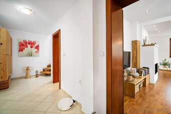 Pekný dvojpodlažný RD v Modranke so samostatnou bytovou jedn - 17