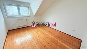 NA PREDAJ – Rodinný dom s veľkým pozemkom a dvomi bytovými j - 17