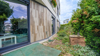 Príjemný 3-izbový byt s predzáhradkou a parkovaním TRI VODY  - 17