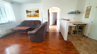 Slnečný pozemok 720 m2 + 3-izb. RD s pozemkom 270 m2, treba  - 17