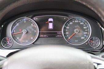 Volkswagen Touareg 3,0 TDi V6 176 kW 4 MOTION - 17