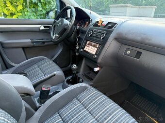 Volkswagen Touran 2.0 TDI Cross, Mesačne: 225€ - 17