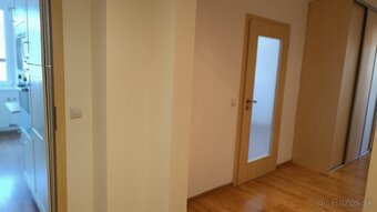 Prenájom slnečného 3-izbového bytu v NMnV - Hájovky - 72 m² - 17