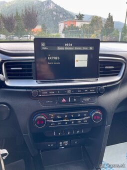 KIA Cee’d Sporty Wagon 1.6 CRDi 136k First Edition - 17