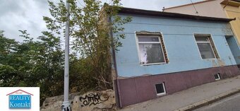 Na predaj rodinný dom v CENTRE Nových Zámkov s pozemkom 512  - 17