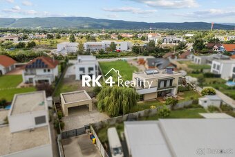 RK4 - Súkromná vila - dvojgaráž, 2 terasy (80 m²), pozemok - 17