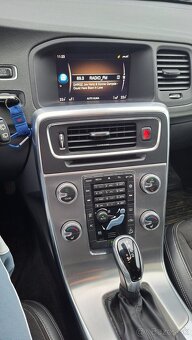 Volvo V60 Cross Country D4 Momentum AWD - 17