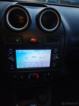 Ford fiesta 1.25 benzín - 17