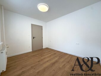 LUXUSNÝ 3 IZBOVÝ BYT V CENTRE MESTA, 68M2, NÁM. OSLOBODENIA, - 17