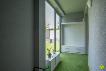 Priestranný 7 izbový rodinný dom v srdci starej Dúbravky - 17