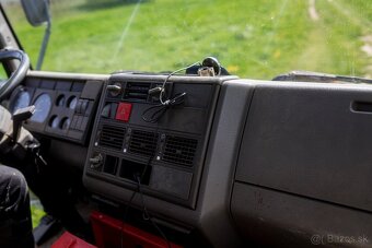 Trojstranný sklápač s hydraulickou rukou Iveco - 17